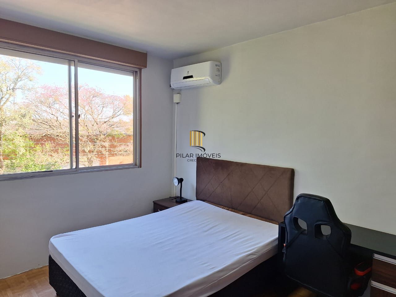 Apartamento mobiliado com 2 quartos no Bairro Humaitá