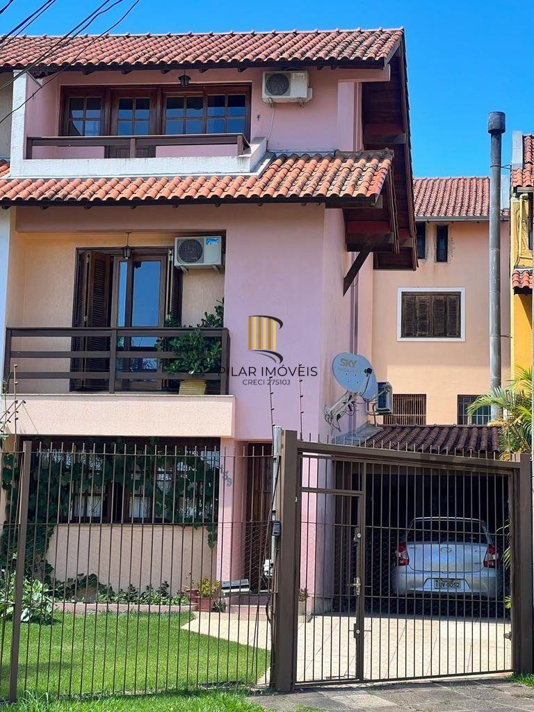 Casa com 3 dormitórios no bairro Morro Santana
