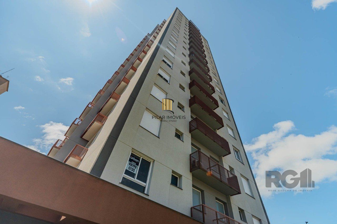Apartamento com 01 quarto e 01 vaga no Bairro Partenon