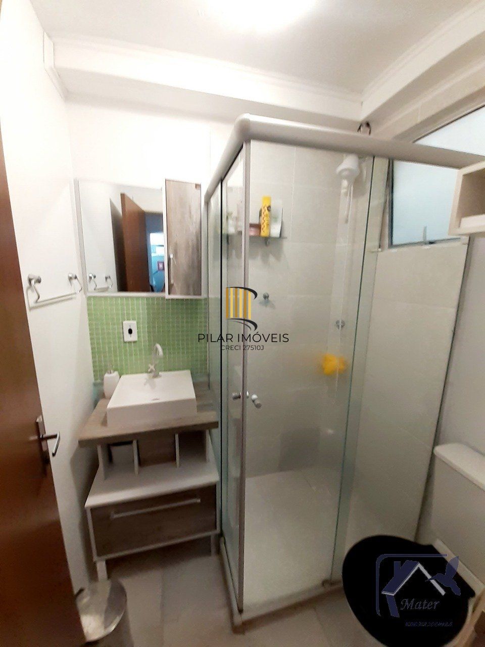 Belo Apartamento de 02 Dorm. com Piso Laminado, e móveis planejados !!!!