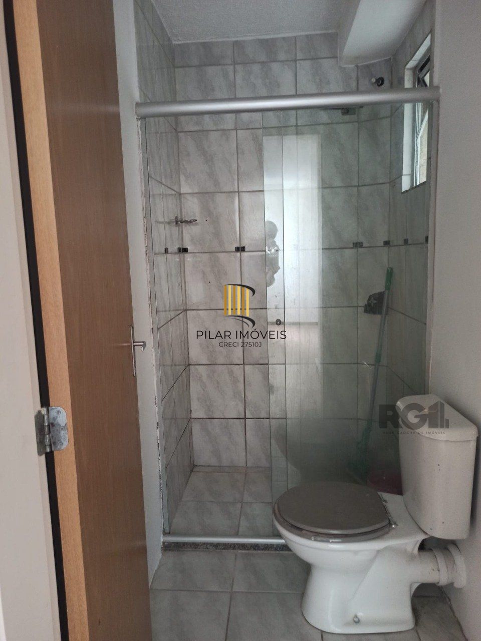 Oportunidade !!! Lindo Apartamento 02 Dormitórios reformado e com vaga.