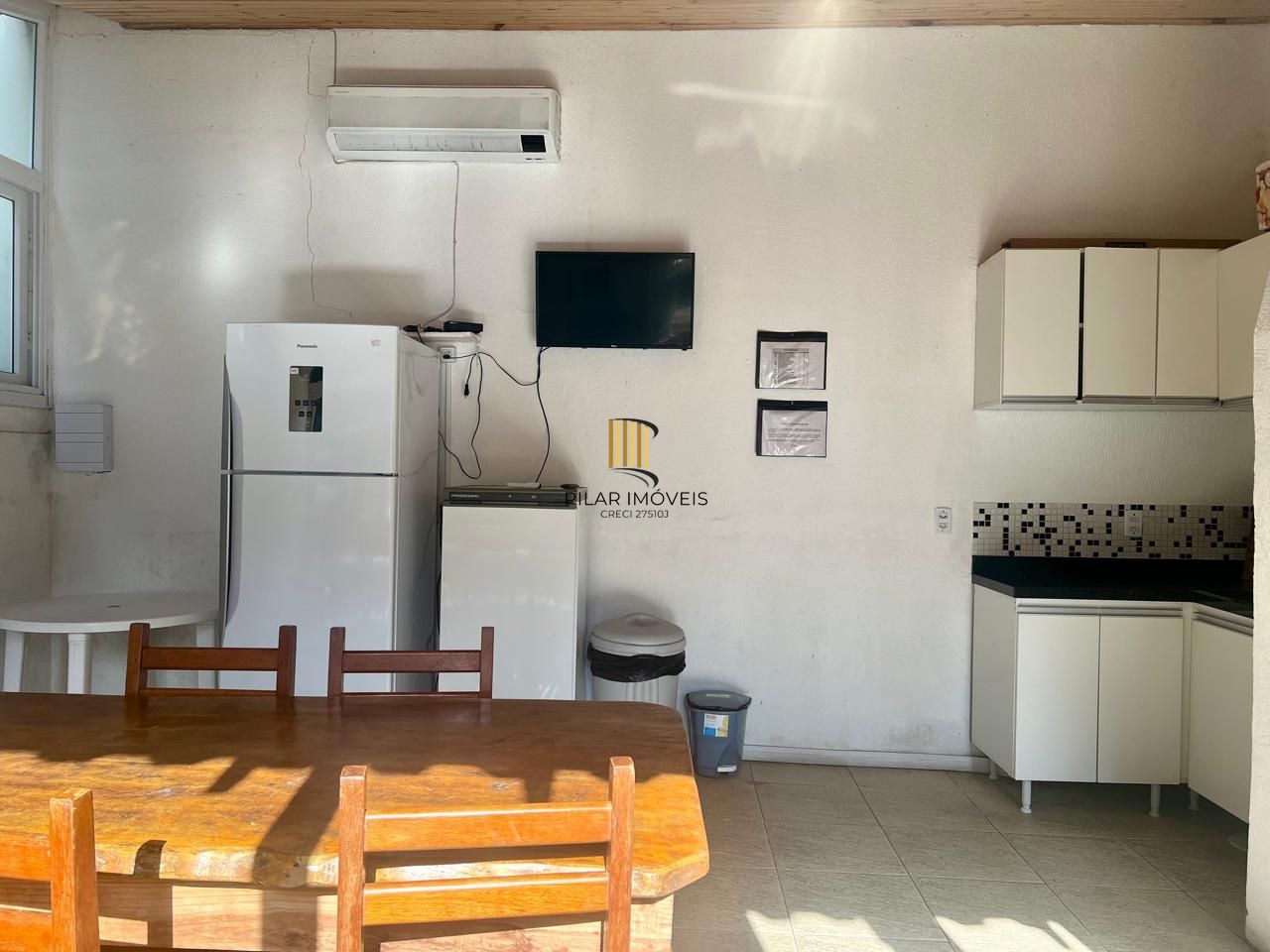 Apartamento 3 dormitorios, 1 suite, 2 vagas de garagem mais dependência de empregada no bairro tristeza.