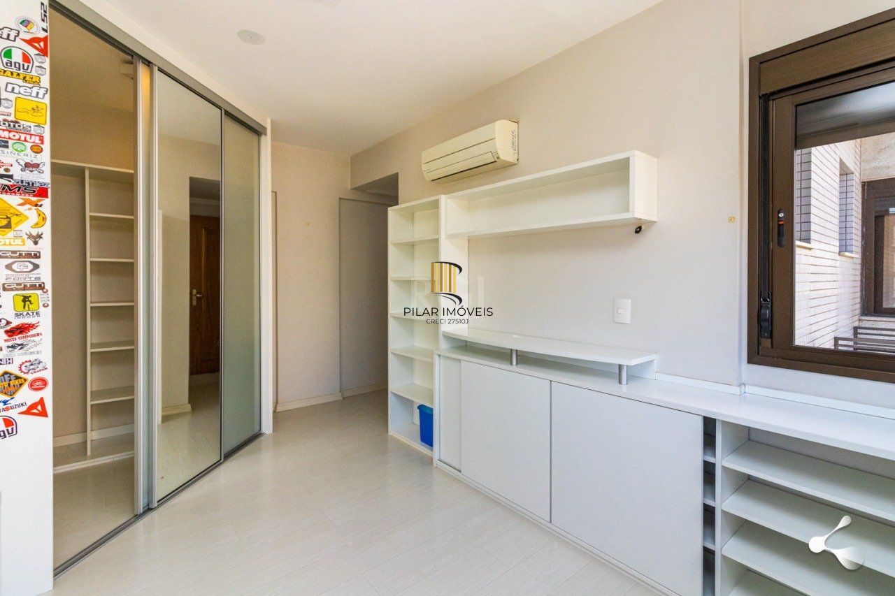 Espetacular Apto. semi mobiliado no bairro Rio Branco, Porto Alegre/RS, um por andar, 195m, andar alto, lareira, churrasqueira, 3 suites, 4 vagas