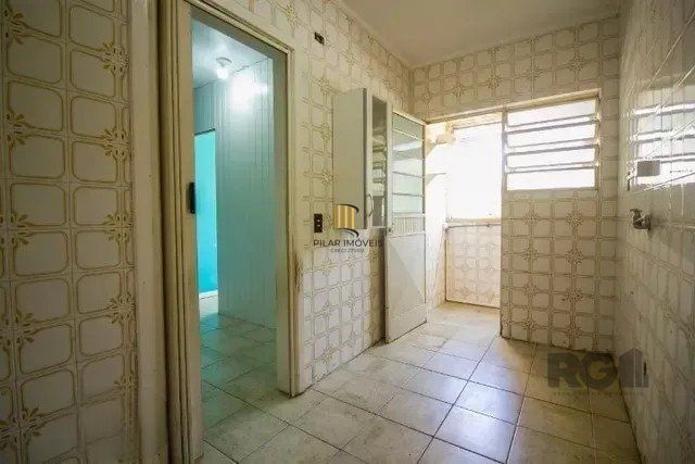 ÓTIMO APARTAMENTO COM UM DORMITÓRIO, BAIRRO MORRO SANTANA