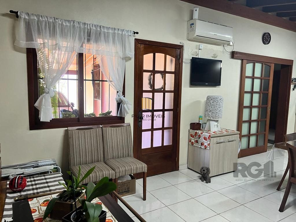 Casa com 3 dormitórios no bairro Morro Santana