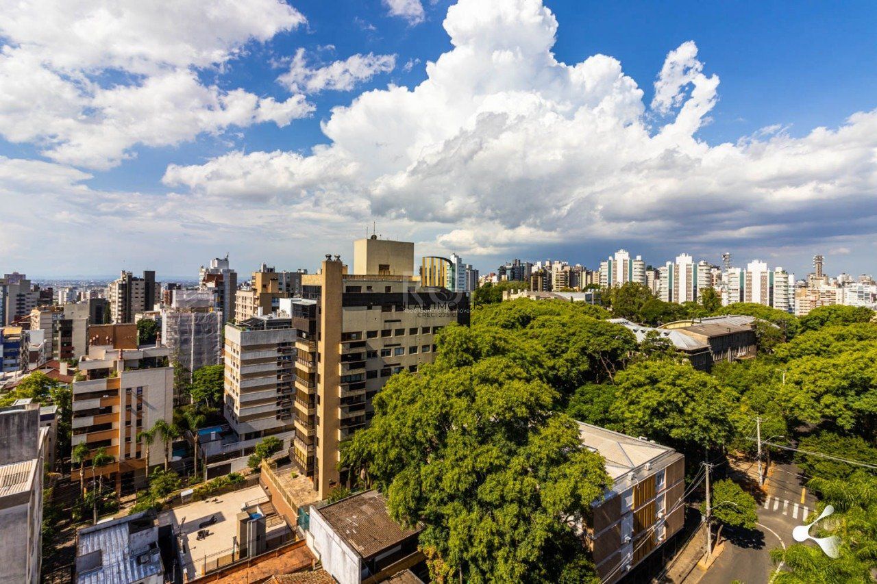 Espetacular Apto. semi mobiliado no bairro Rio Branco, Porto Alegre/RS, um por andar, 195m, andar alto, lareira, churrasqueira, 3 suites, 4 vagas