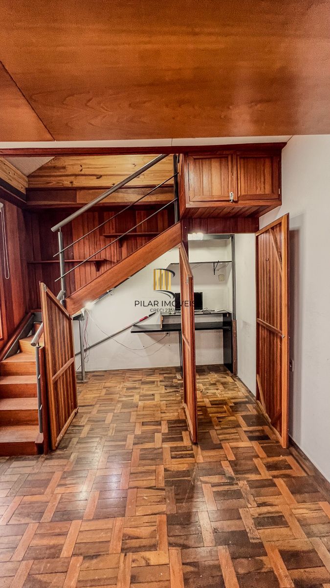 Apartamento com 02 quartos e 01 vaga, no Bairro Navegantes em Porto Alegre