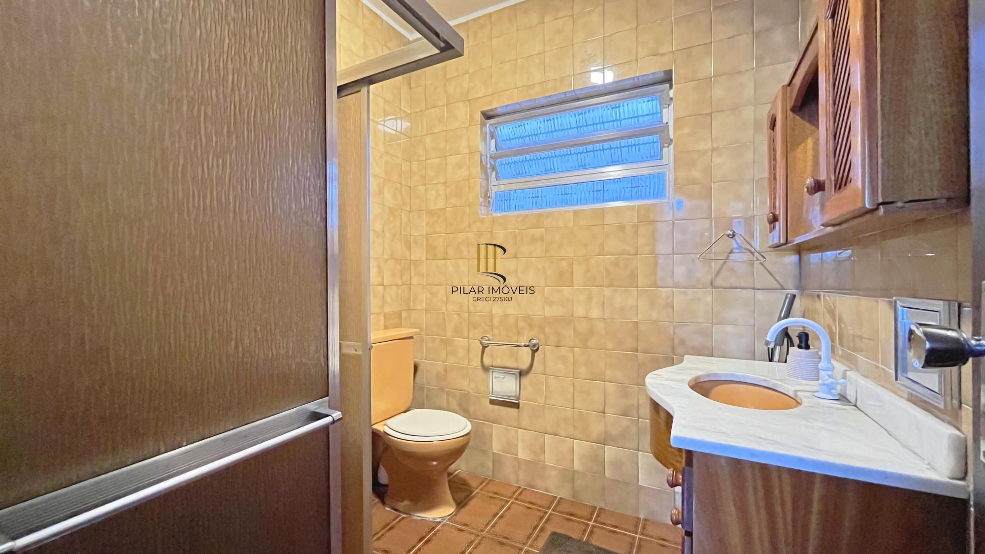 Casa de 156m², com 3 dormitórios, 1 suíte em terreno de 450m²; na Vila Nova