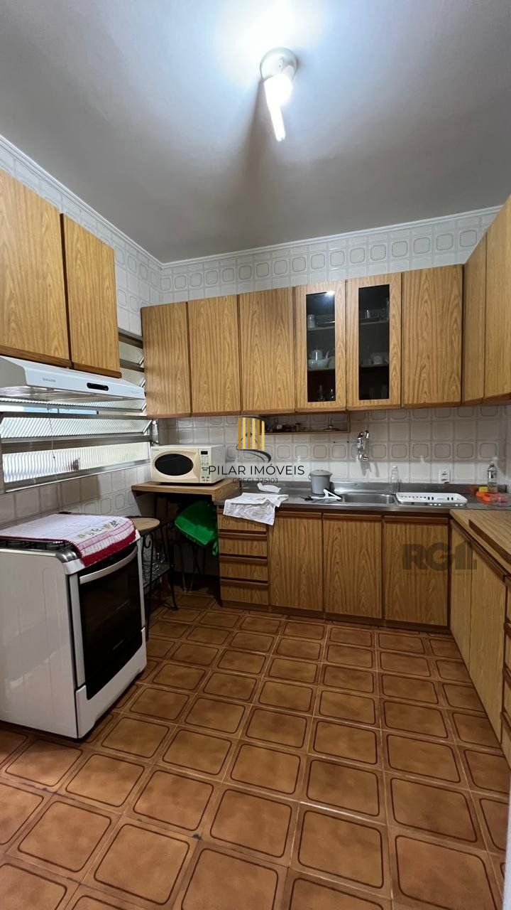 Apartamentos com 5 quartos, 2 suítes, 4 vagas de garagem, no bairro Santana, Porto Alegre/RS