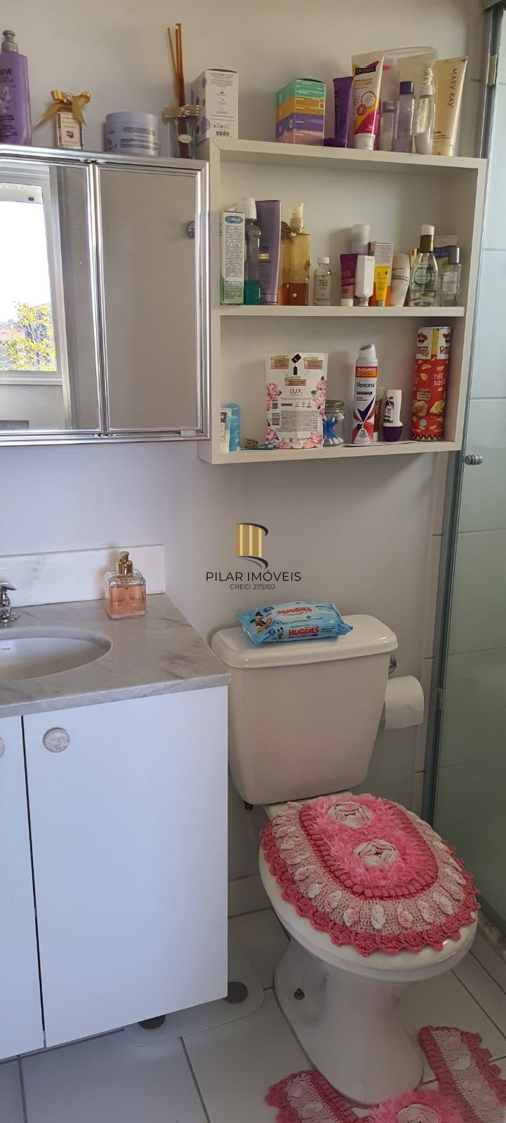 Apartamento com 03 dormitórios (01 suíte), 01 vaga no bairro Morro Santana