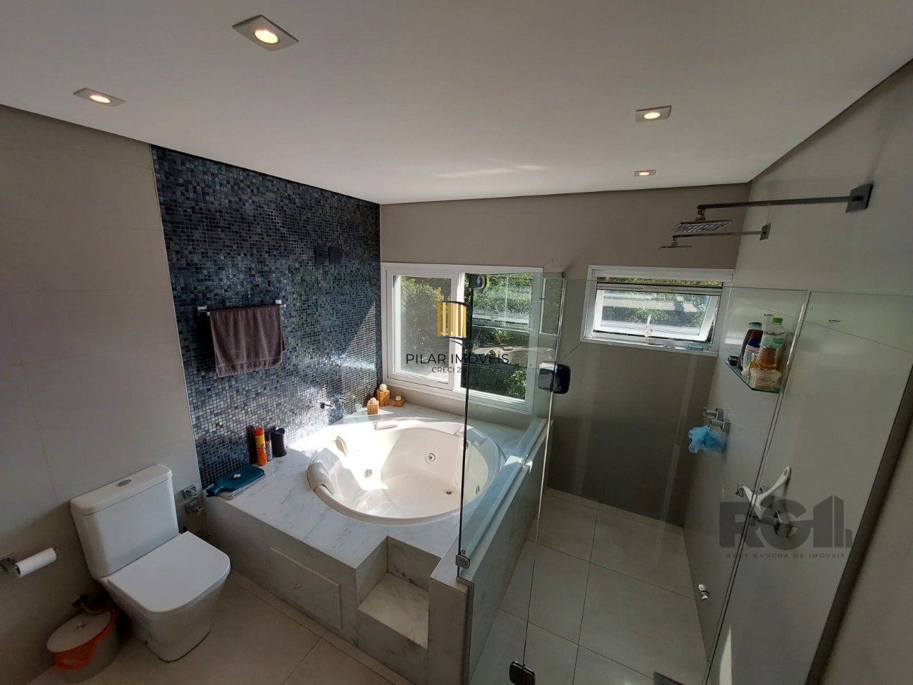 Casa para Venda - 296m², 3 dormitórios, sendo 1 suites, 3 vagas - Vila Nova, Porto Alegre