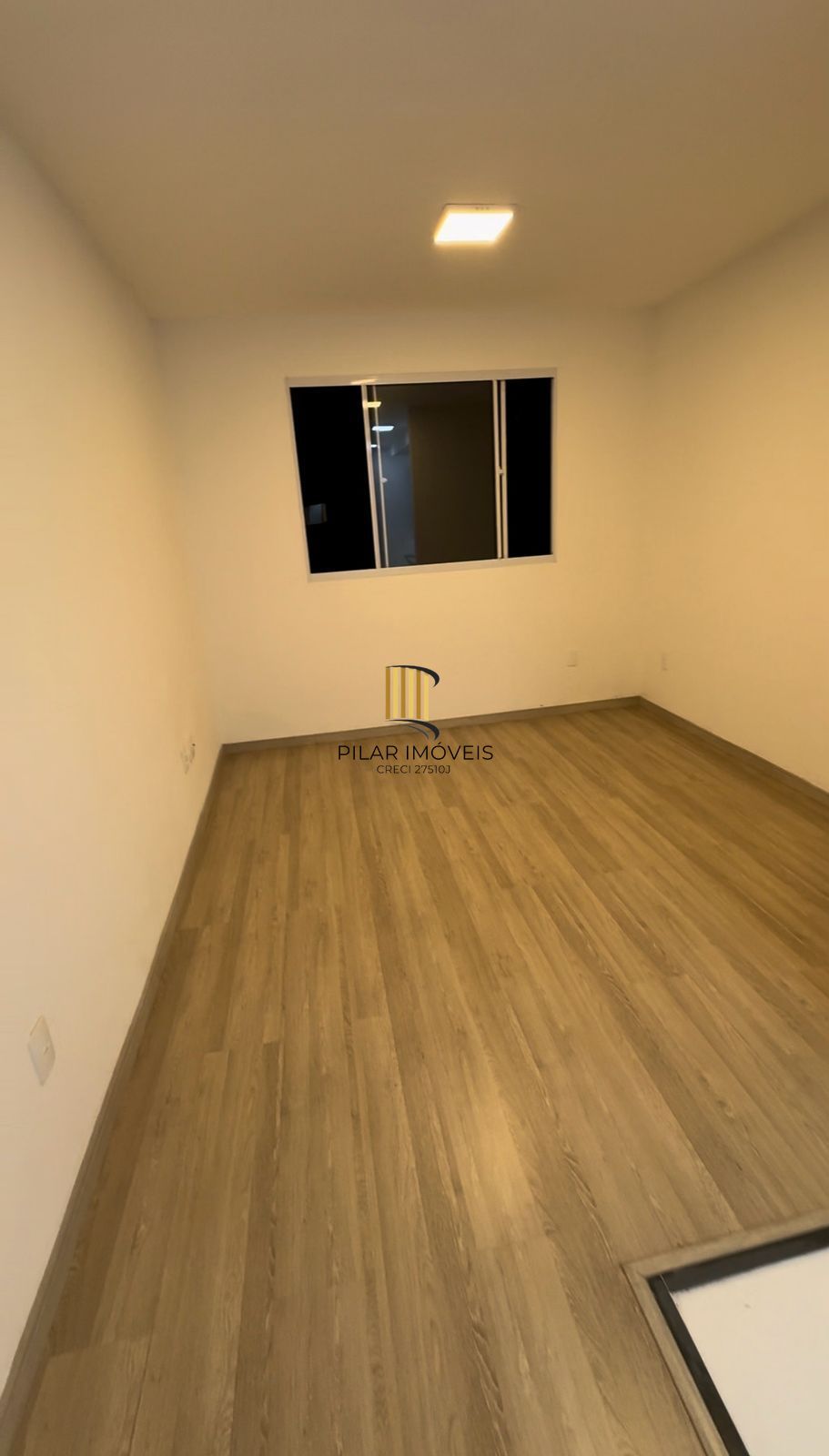 Apartamento com 02 quartos no Bairro Ipanema.