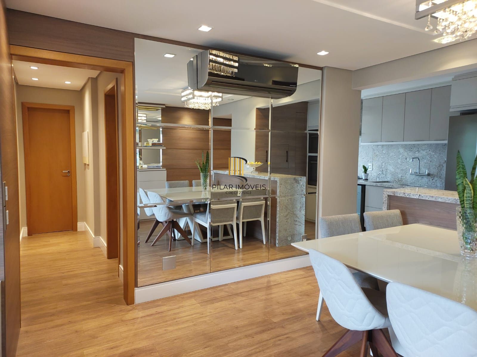 Apartamento com 3 dormitórios, sendo 1 deles suíte, com 02 vagas