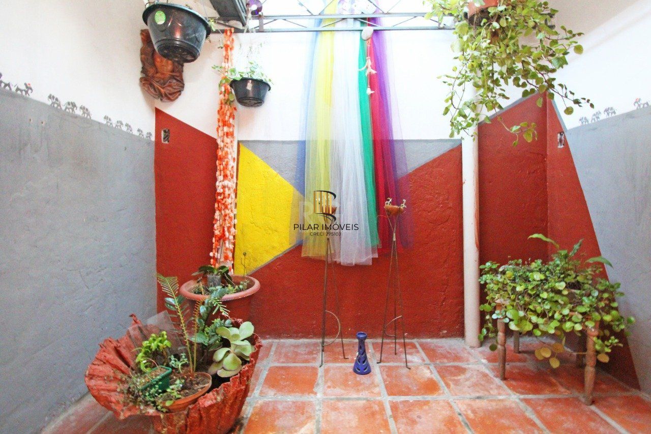 Casa 5 Dormitório(s) Bairro Camaquã