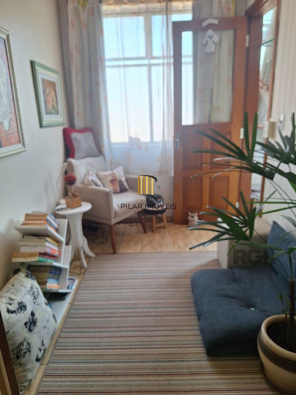 APARTAMENTO 2 DORMITORIOS, GARAGEM COBERTA, DEPEDENCIA DE EMPREGADA, TERCEIRO ANDAR NO PASSO DA AREIA, PORTO ALEGRE RS