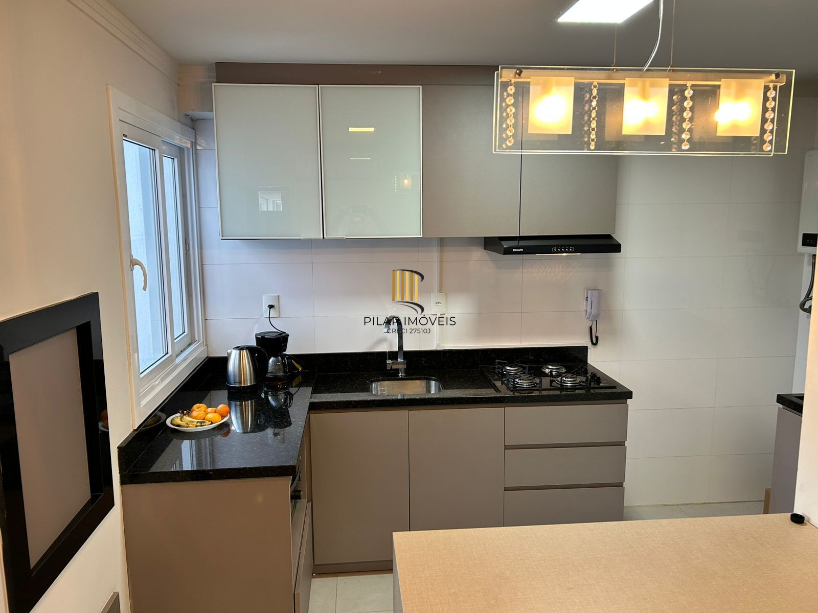 Lindo Apto mobiliado 2 dorm suíte box duplo na rua coberta no coração de Canela