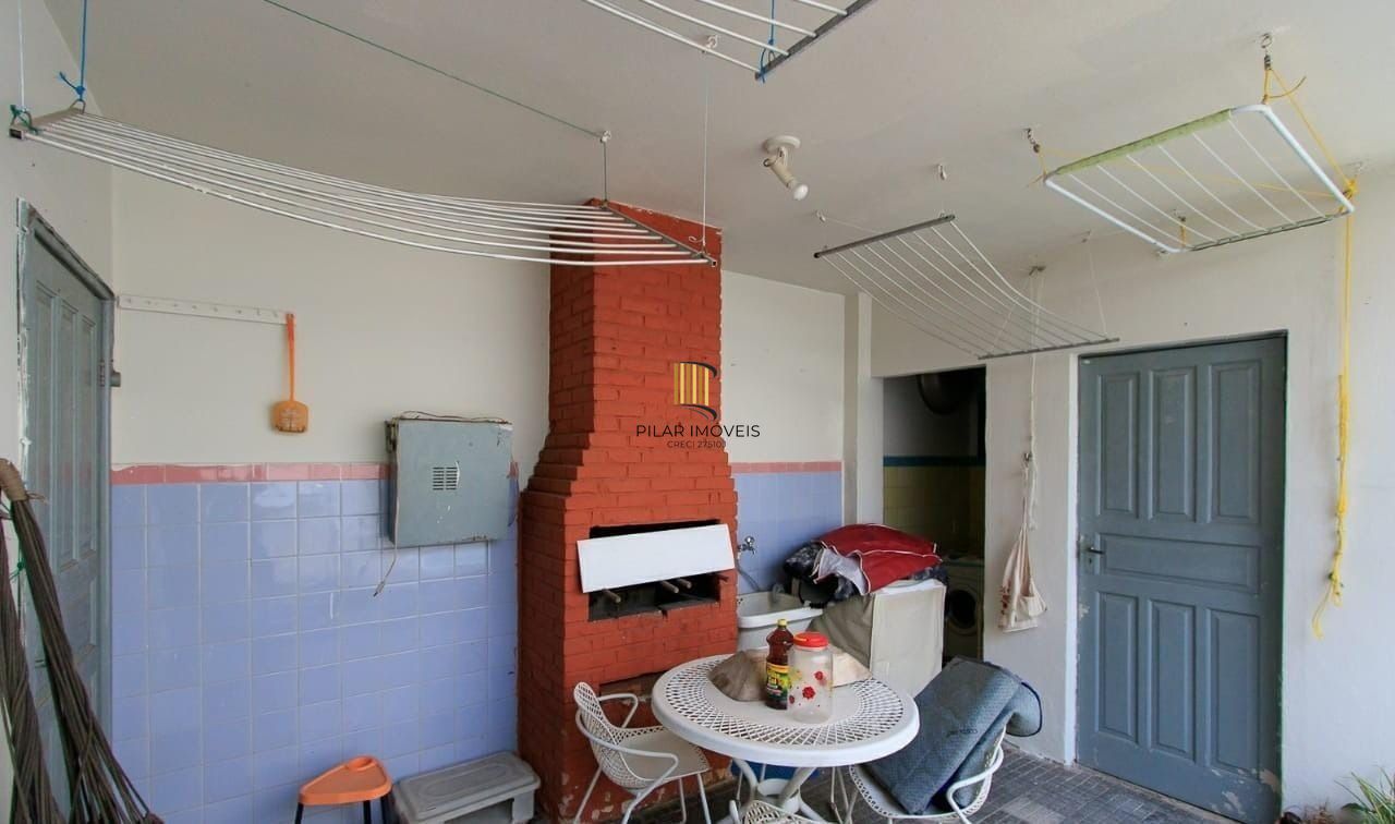Casa para Venda - 222m², 3 dormitórios, sendo 3 suites, 2 vagas - Menino Deus