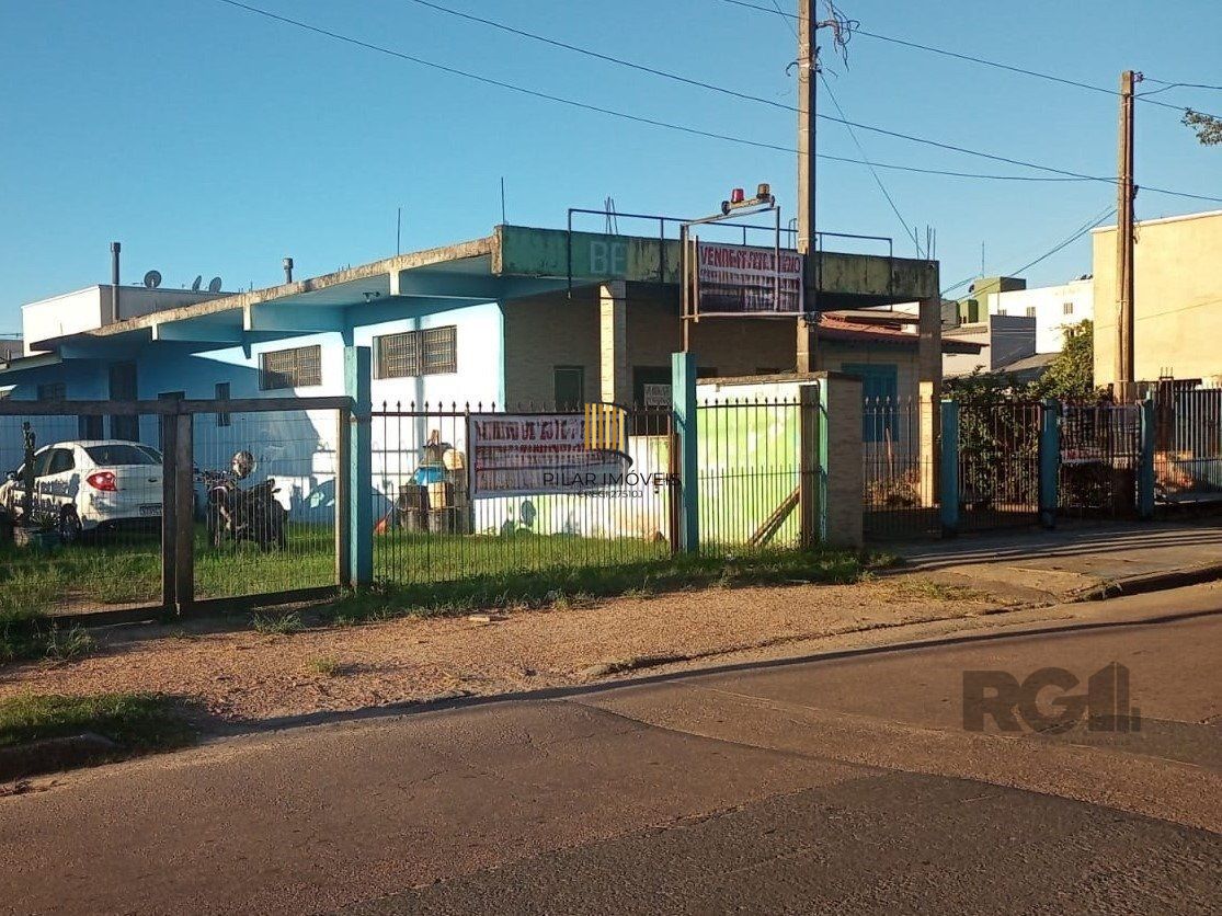 Casa com espaço para loja, e estacionamento,  Restinga, Porto Alegre- RS