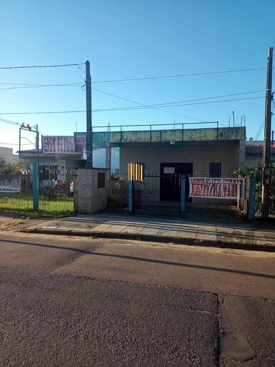 Casa com espaço para loja, e estacionamento,  Restinga, Porto Alegre- RS