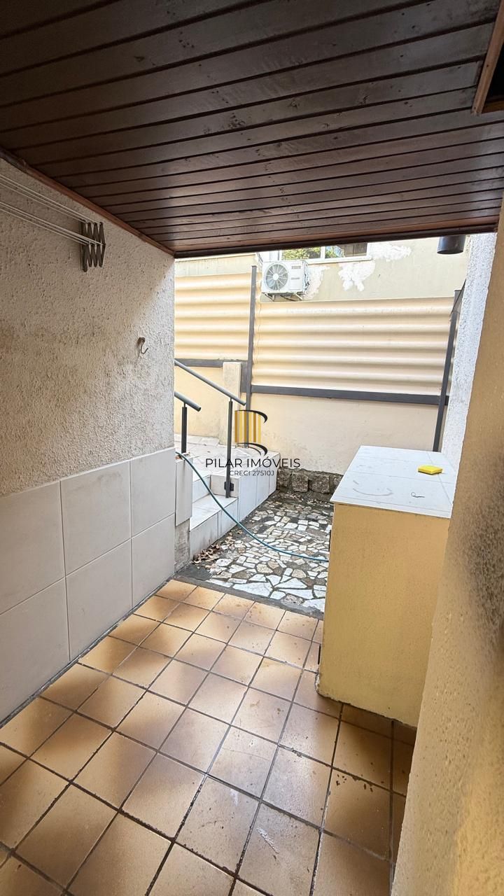 CASA 3 DORMITÓRIOS 4 BANHEIROS 4 VAGAS 1 SUÍTE, PÁTIO NO BAIRRO MEDIANEIRA PORTO ALEGRE/RS