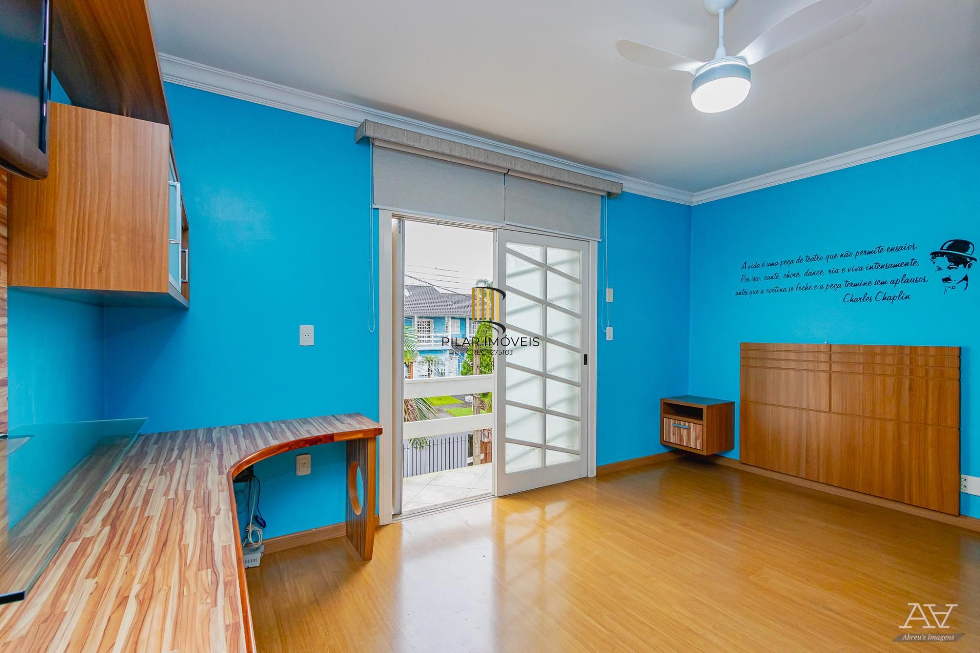 Linda Casa com 3 suítes no Santa Fé