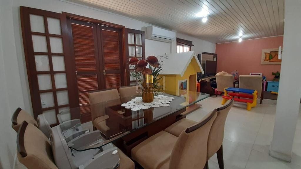 Casa 3 dormitórios no bairro Ipanema