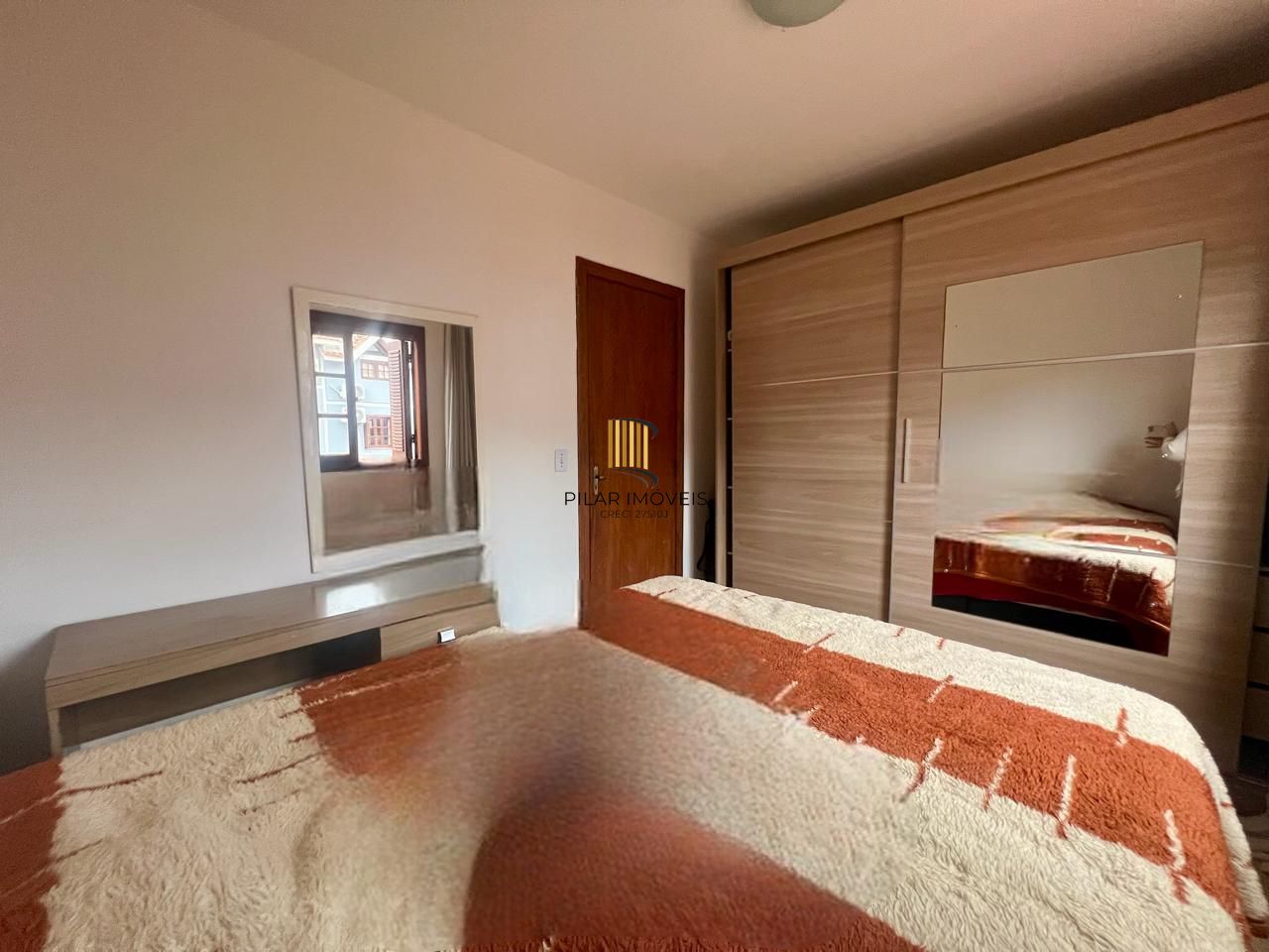 Casa em condomínio fechado  com 94m2, 3 dormitórios no bairro Camaquã.