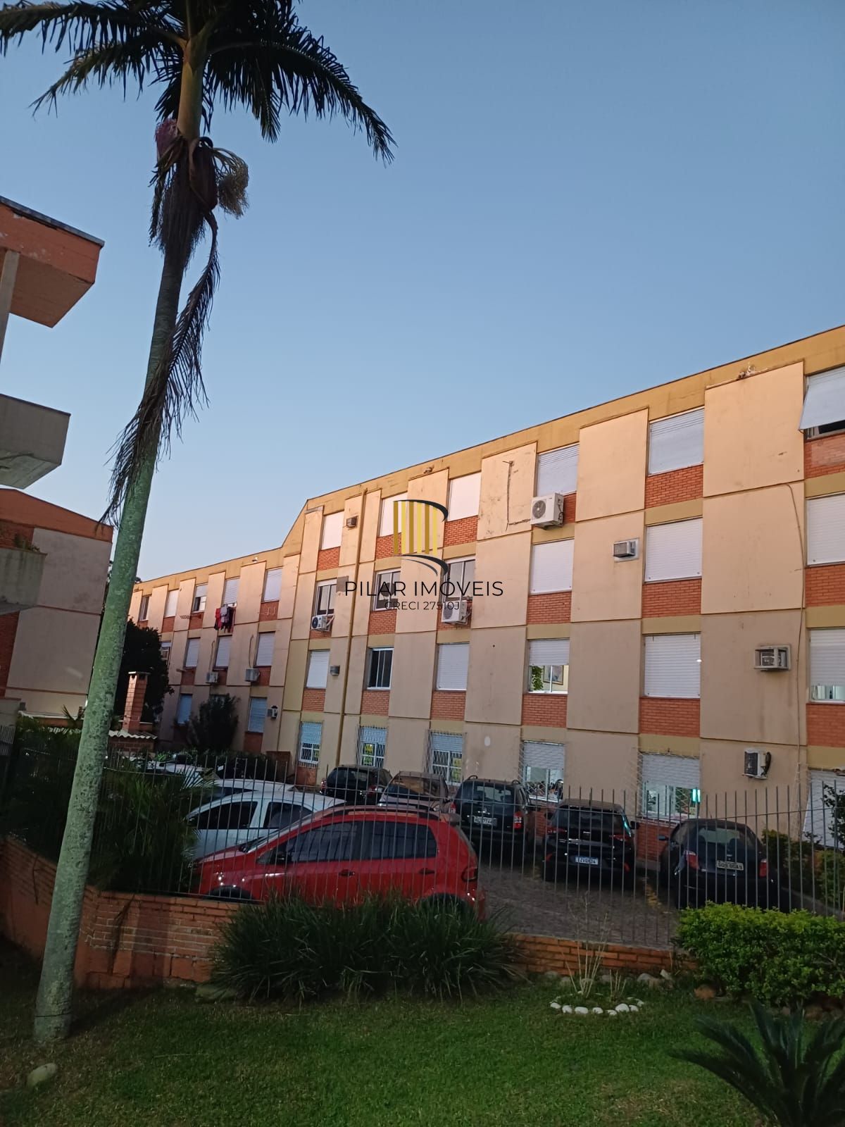 Apartamento de 2 dormitórios com estacionamento rotativo , ultimo andar sem elevador , com vista ! - Pilar Imóveis