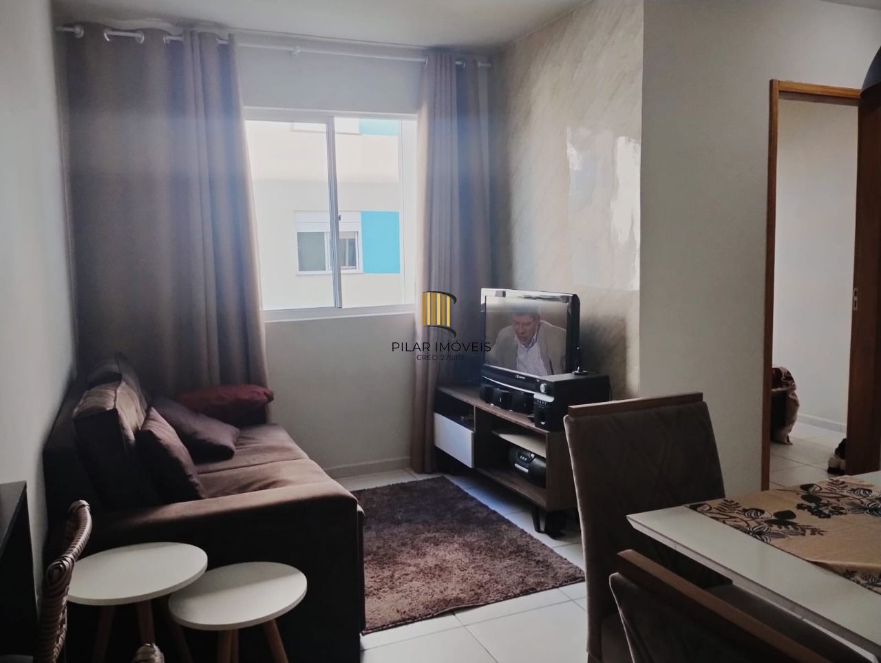 Apartamento de 2 dormitórios com vaga e portaria 24 horas !