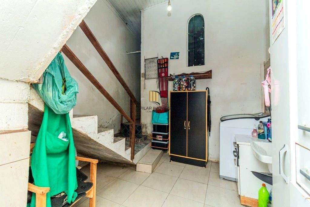 CASA 03 dormitórios, 2 suítes,  216m² privativos  com piscina no BAIRRO MEDIANEIRA