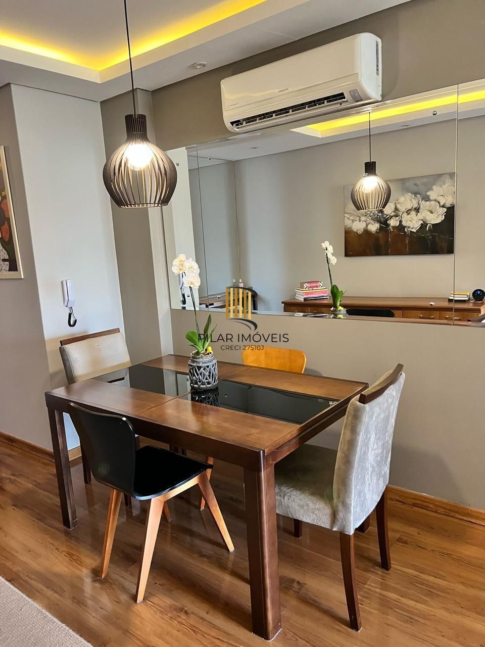 Apartamento à venda no bairro Jardim botânico com 2 dormitórios e Vaga coberta.