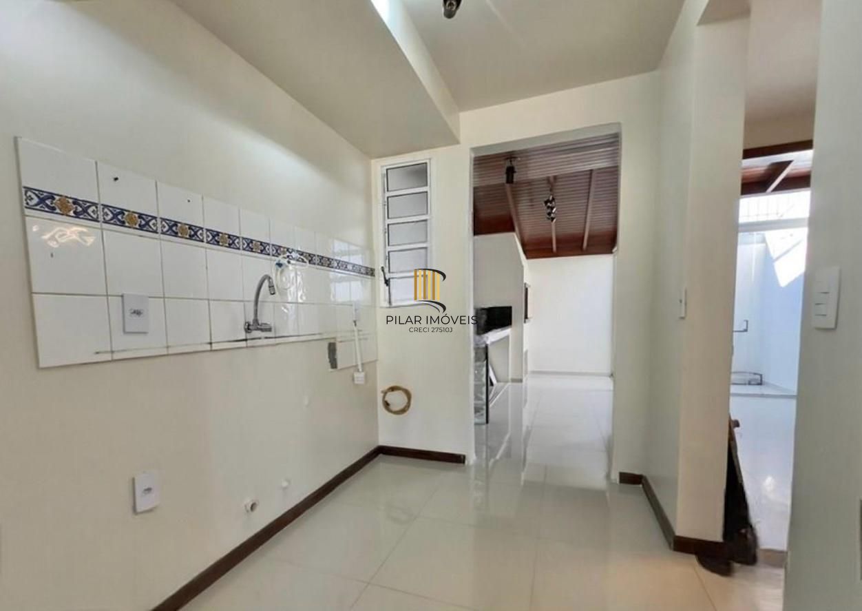 Casa em condominio , 2 dorm, 1 vaga, bairro Sarandi, condomínio Acapulco.