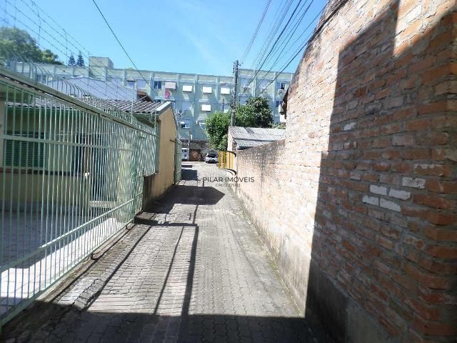 Casa 3 dormitórios no bairro Camaquã