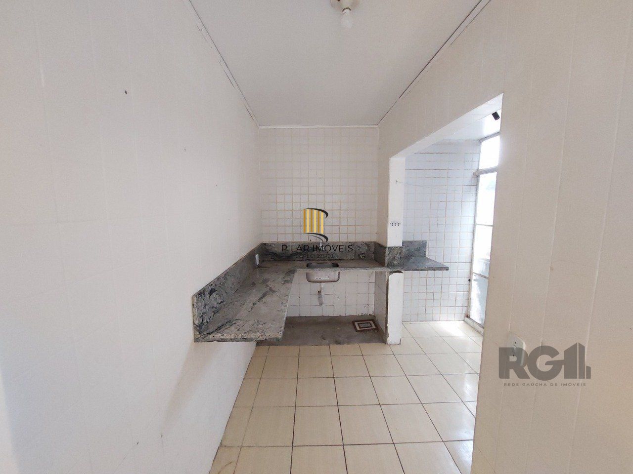 APTO 02 DORMITÓRIOS AMPLAS PEÇAS - 01 VAGA ESCRITURADA NO BAIRRO TRISTEZA