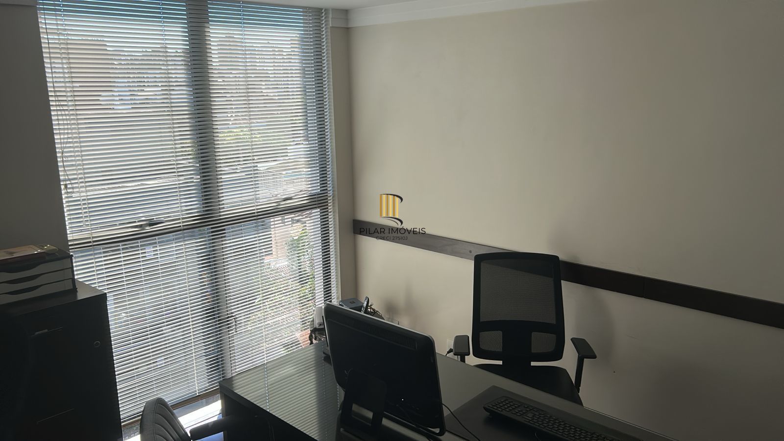 Sala com vaga coberta no bairro Petrópolis em Porto Alegre RS