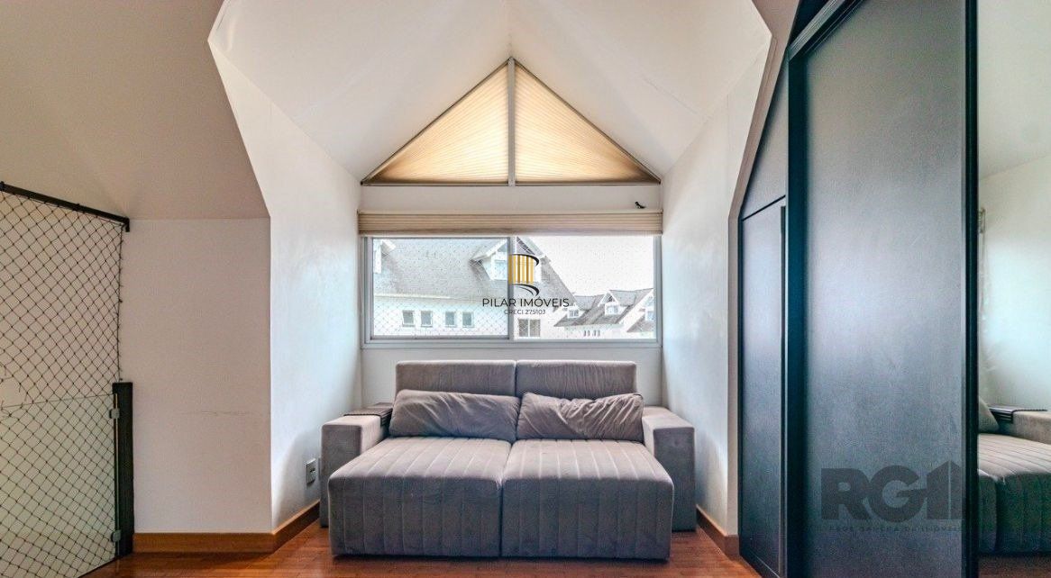 Casa em Condomínio com 04 Quartos - 4 vagas, 200,36 m² de área privativa - LOMBA DO PINHEIRO