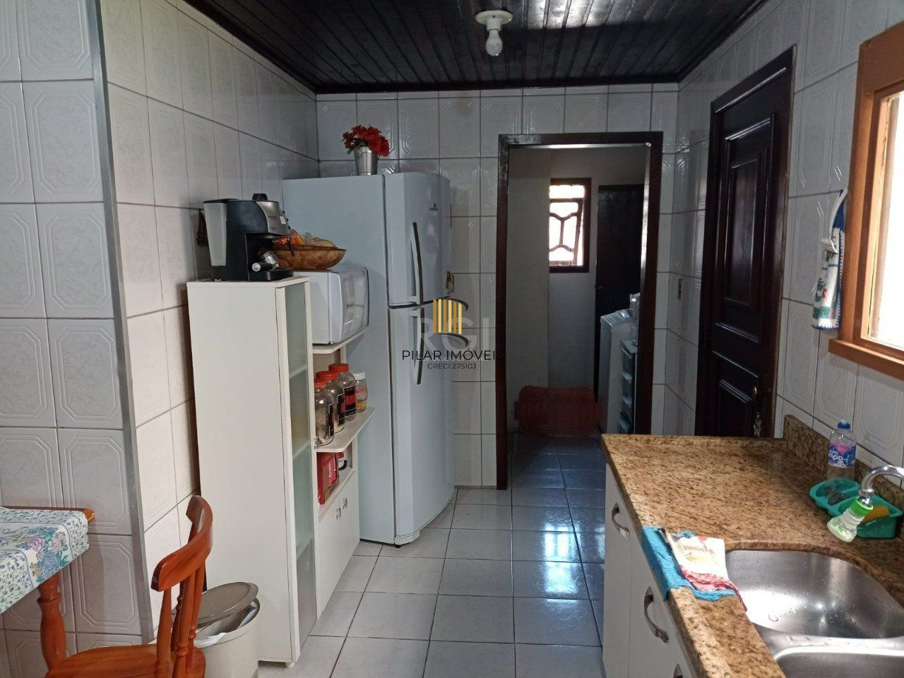 Casa 3 dormitórios, sendo 1 suites, 9 vagas - bairro Ponta Grossa Porto Alegre RS