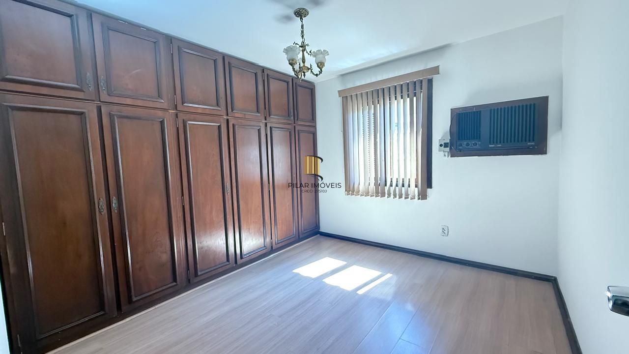 CASA 3 DORMITÓRIOS 4 BANHEIROS 4 VAGAS 1 SUÍTE, PÁTIO NO BAIRRO MEDIANEIRA PORTO ALEGRE/RS