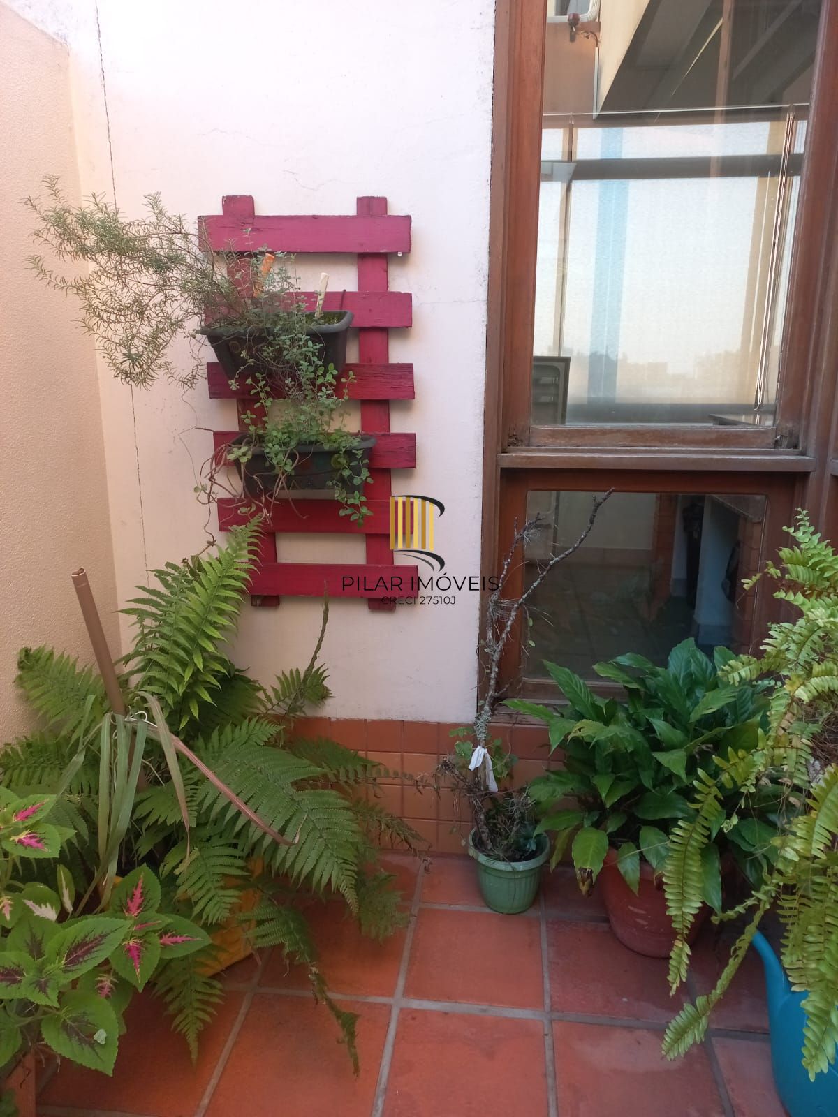 Apartamento 2 dormitórios, lareira, churrasqueira, 1 vaga de garagem escriturada, no Bairro Tristeza em Porto Alegre/RS