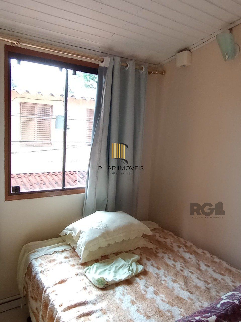 Sobrado para Venda - 36m², 2 dormitórios, 1 vaga - Guarujá, Porto Alegre