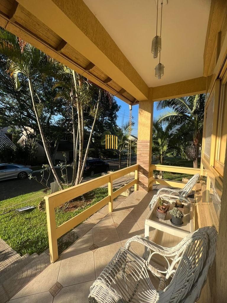 Casa com 4 quartos, suíte, churrasqueira, vaga de garagem, no bairro Elsa, Viamão/RS