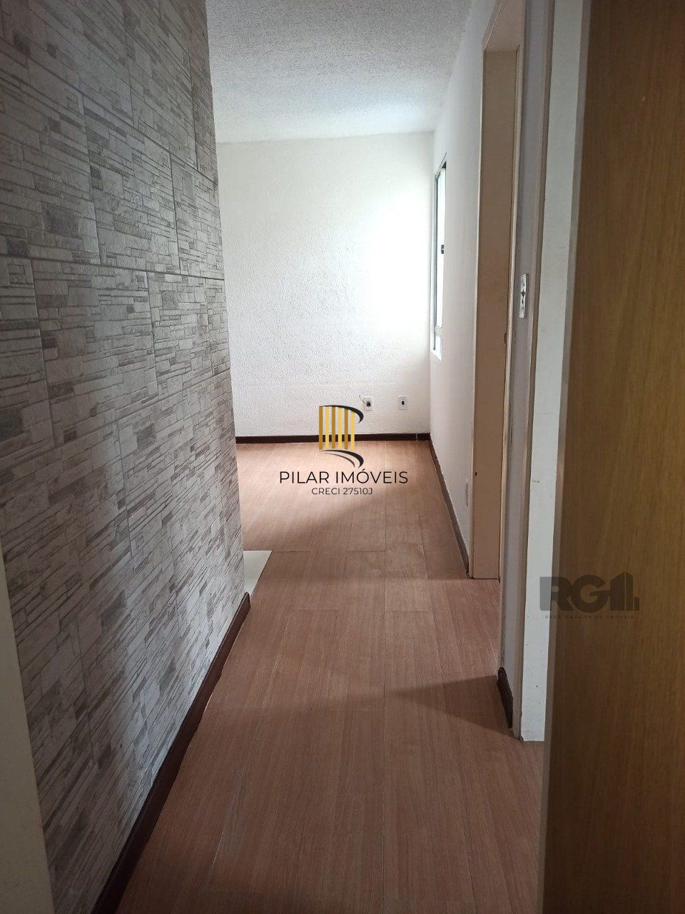 Oportunidade !!! Lindo Apartamento 02 Dormitórios reformado e com vaga.
