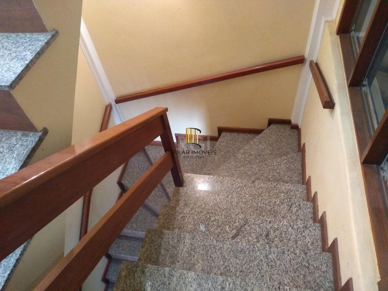 Casa para Venda - 274m², 3 dormitórios, sendo 1 suites, 3 vagas - Guarujá, Porto Alegre