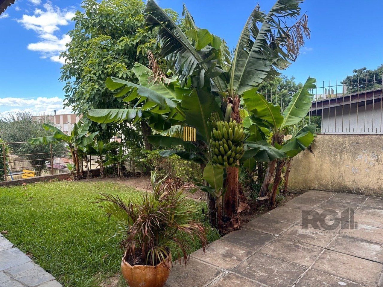 Apartamento a venda dois dormitórios, sacada, suíte e vaga na zona sul de porto alegre