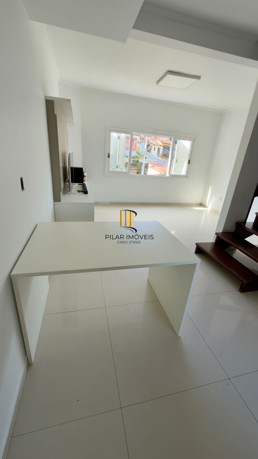 Casa com 02 quartos e 02 vagas no Bairro Jardim Itu em Porto Alegre