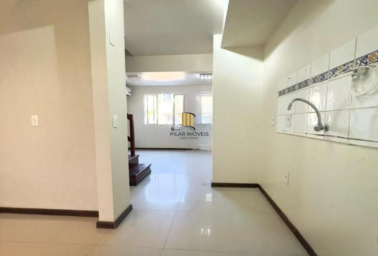 Casa em condominio , 2 dorm, 1 vaga, bairro Sarandi, condomínio Acapulco.