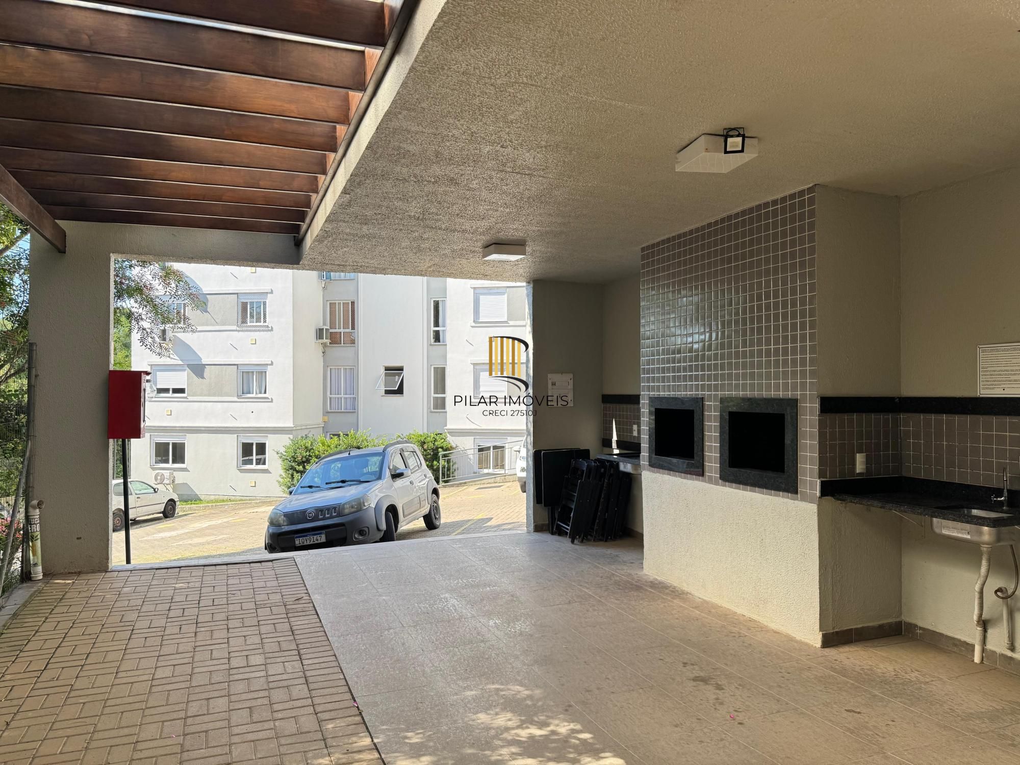 Apartamento com 02 quartos e 01 vaga escriturada no Bairro Lomba do Pinheiro