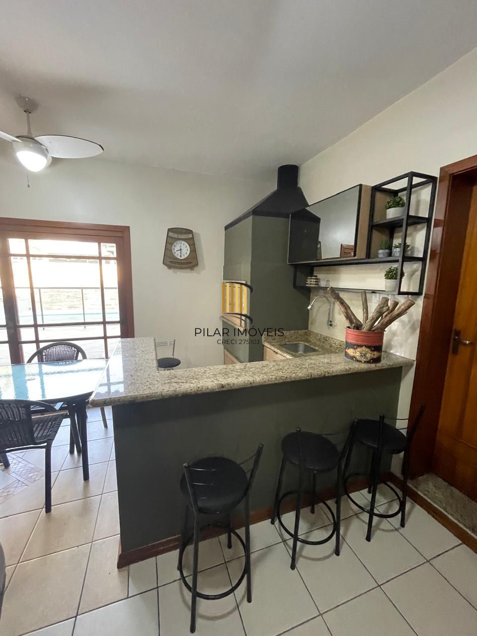 Casa em Condomínio com 03 quartos (01 suíte com closet) e 06 vagas no Ecoville
