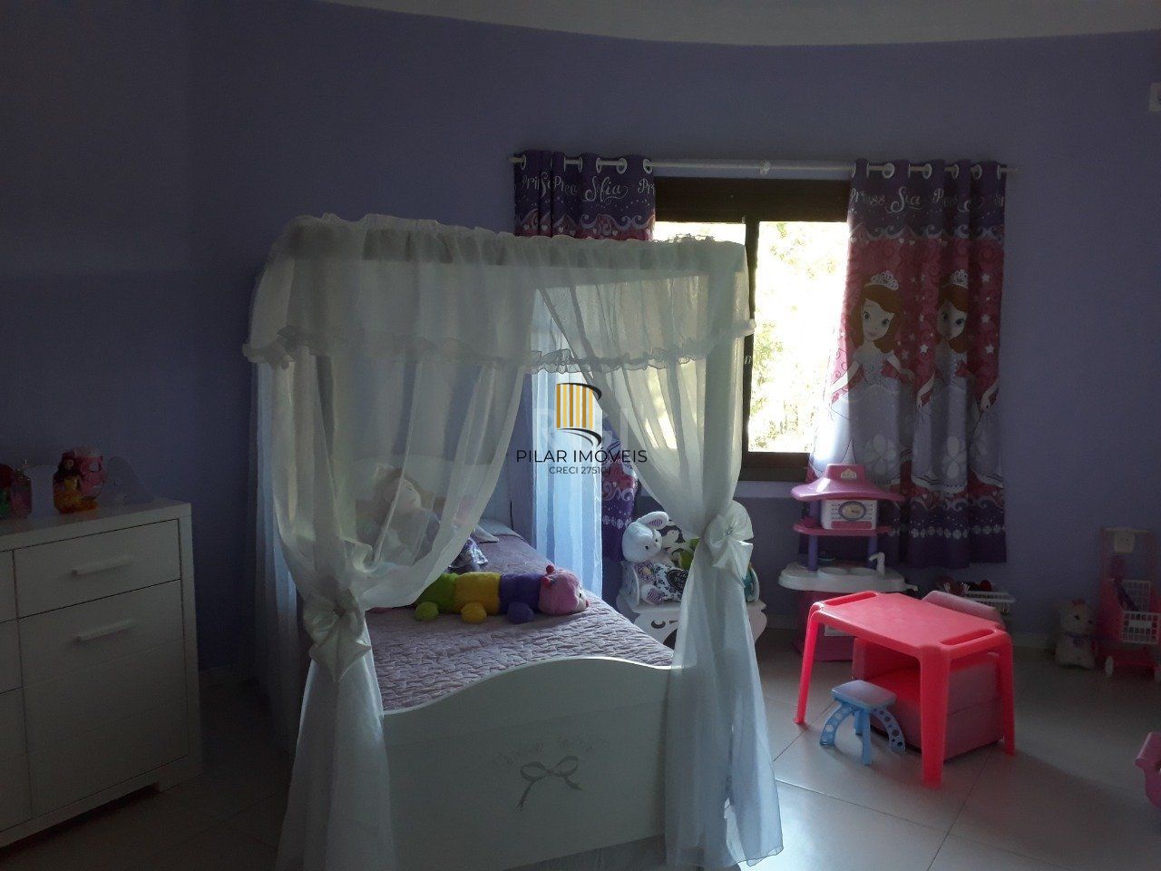 Casa para Venda - 272m², 3 dormitórios, sendo 1 suítes, 2 vagas - Hípica