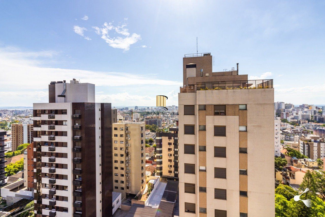 Espetacular Apto. semi mobiliado no bairro Rio Branco, Porto Alegre/RS, um por andar, 195m, andar alto, lareira, churrasqueira, 3 suites, 4 vagas
